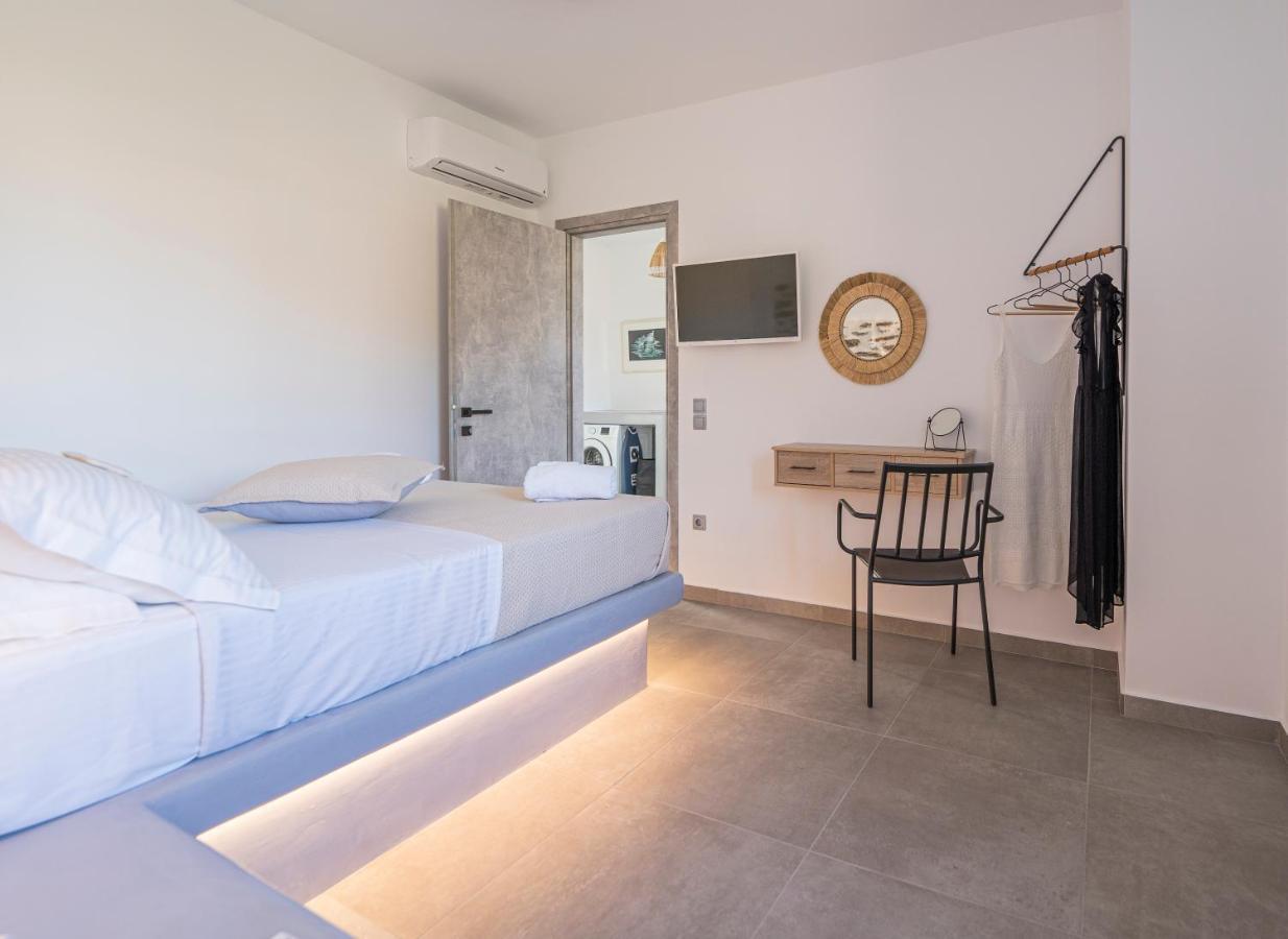 Santa Marina Syros * Liaropá